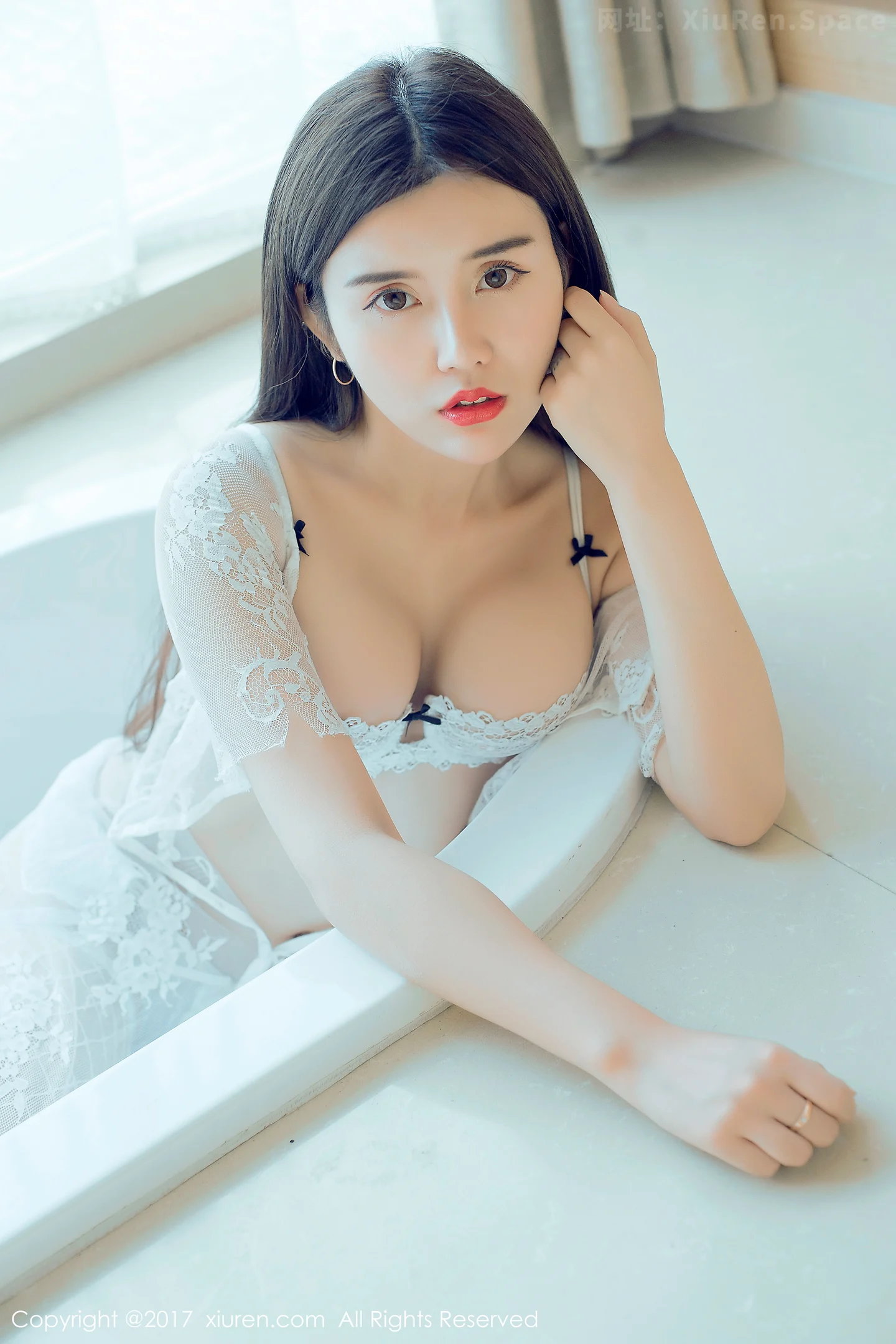 图片[3]-[XiuRen秀人网]VOL.813 嫩模兔子NINA居家浴缸里白色蕾丝内衣秀傲人豪乳诱惑写真50P-秀人网官方网站